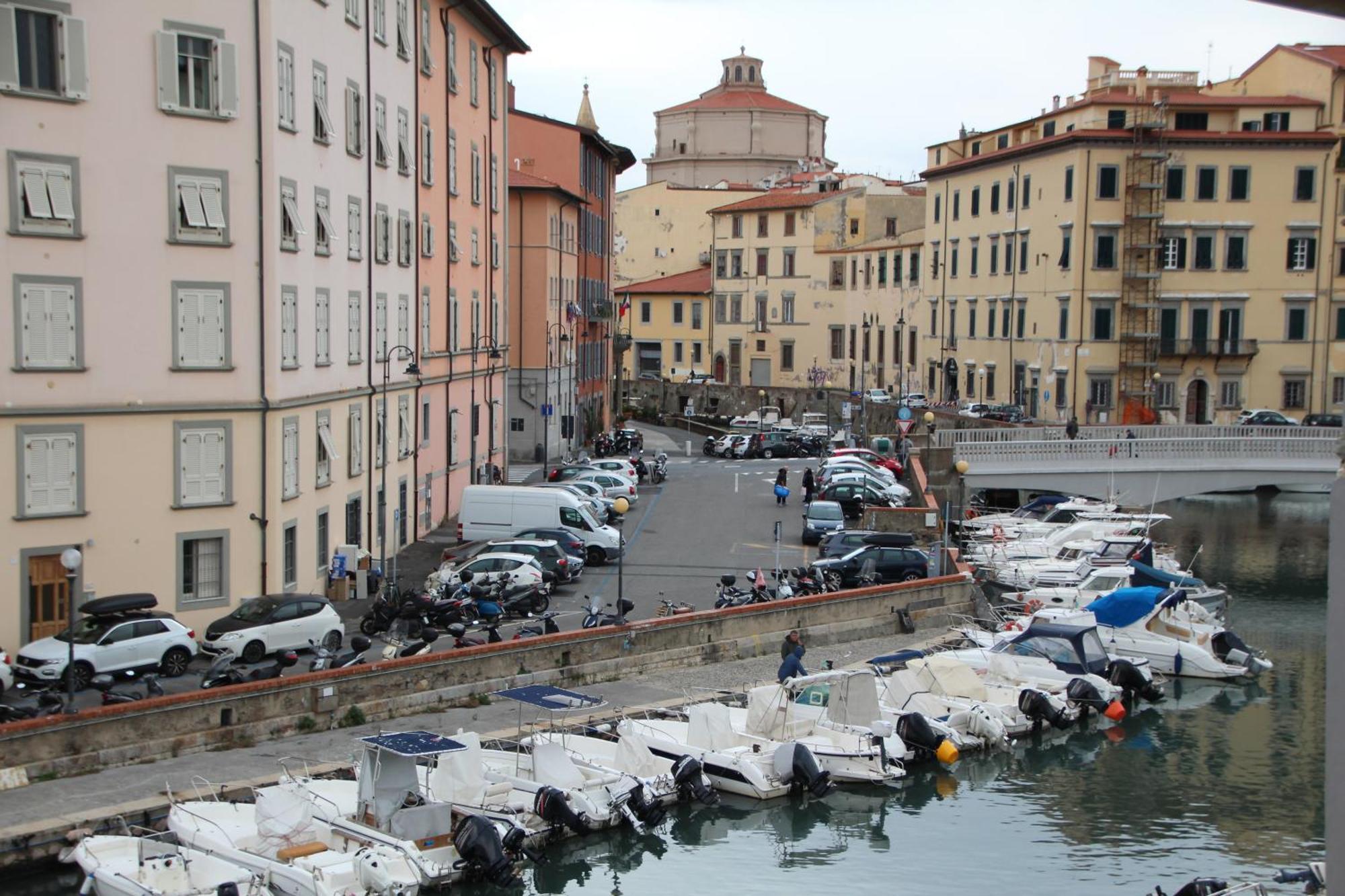 Waterfront Balcony I Grani 2 Resort Style Suite Livorno Exterior foto
