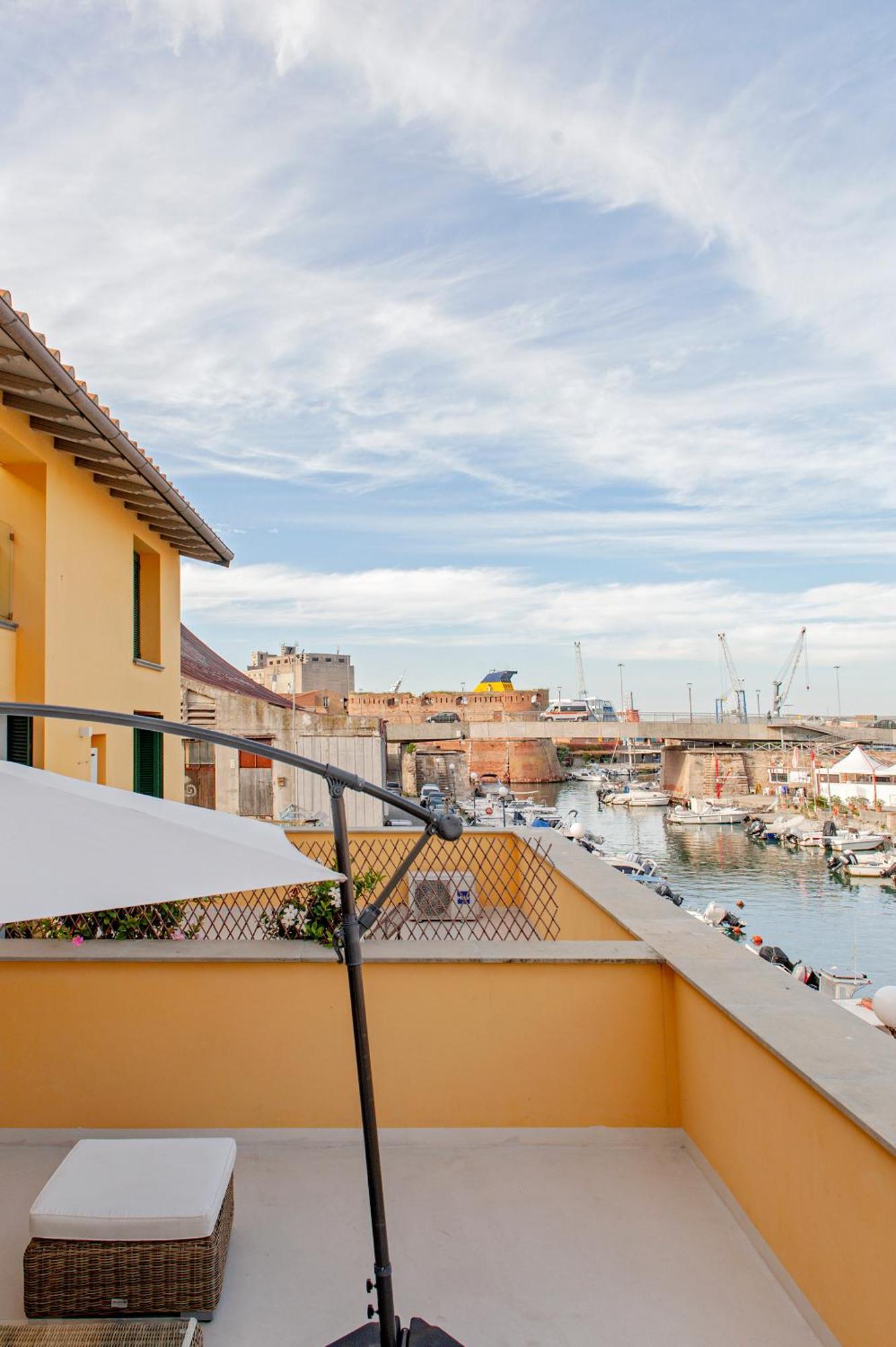 Waterfront Balcony I Grani 2 Resort Style Suite Livorno Exterior foto